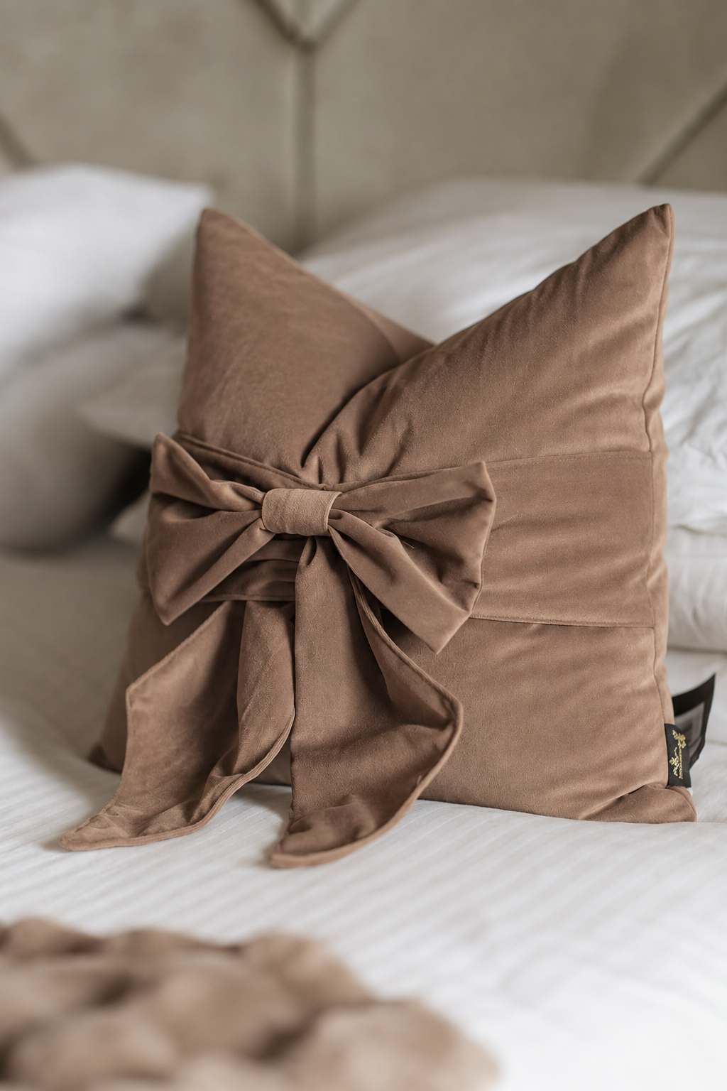 Bow Luxe cushion Taupe 